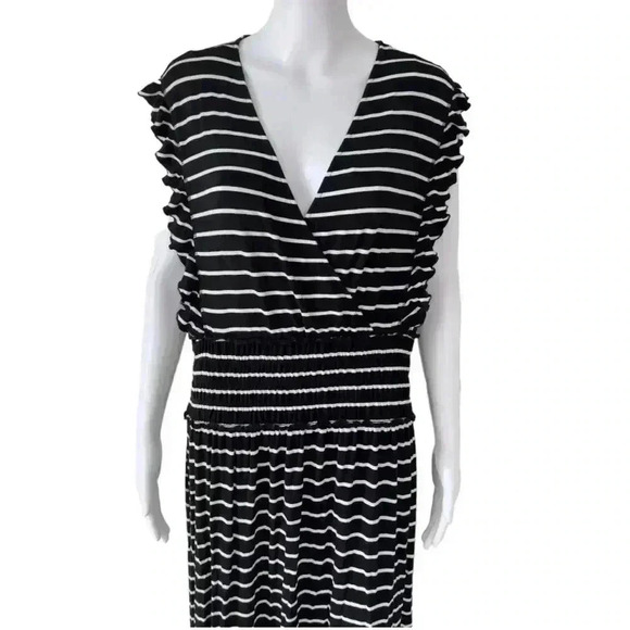 Time and Tru Women's Smock Waist Maxi Dress with Flutter Sleeves - Picture 4 of 10